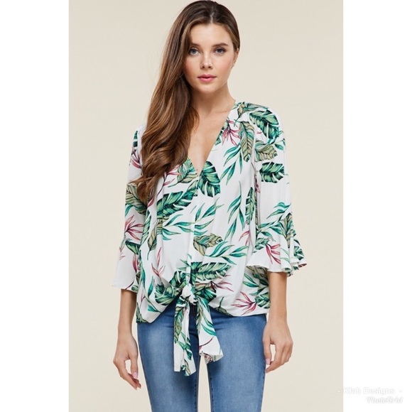 🌴💐LAST 1! Flutter Sleeve Tropical Flower Top! - Picture 2 of 7